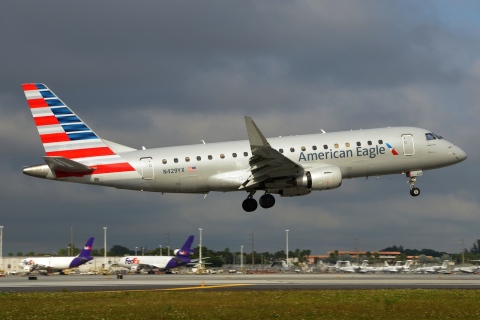 N429YX - ERJ-175-LR (ERJ-170-200 LR) - American Eagle - MIA - 31-01-2016
