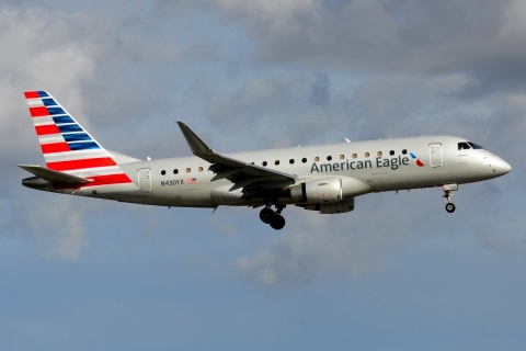 N430YX - ERJ-175-LR (ERJ-170-200 LR) - American Eagle - MIA - 31-01-2016