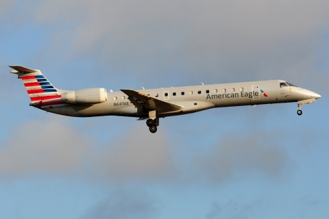 N647AE - ERJ-145LR - American Eagle - MIA - 02-02-2016b