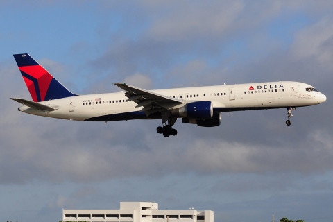 N6716C - 757-232 - Delta Air Lines - MIA - 02-02-2016