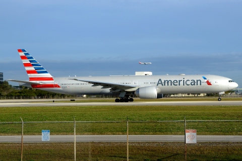 N732AN - 777-323(ER) - American Airlines - MIA - 31-01-2016