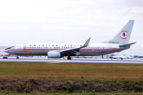 N951AA - 737-823(WL) - American Airlines - MIA - 30-01-2016