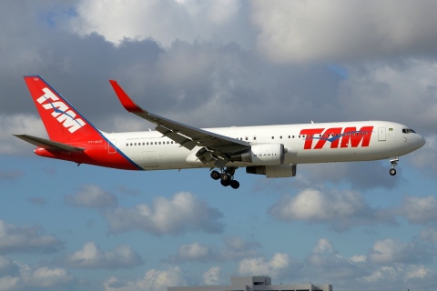 PT-MOG - 767-316(ER)(WL) - TAM Linhas Aereas - MIA - 02-02-2016