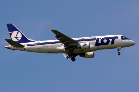 SP-LIM - ERJ-175LR (ERJ-170-200 LR) - LOT _ Polish Airlines - SVO - 02-06-2016