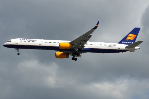 TF-FIX - 757-308(WL) - Icelandair - LHR - 24-04-2016