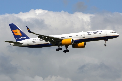 TF-ISV - 757-256(WL) - Icelandair - LHR - 23-04-2016