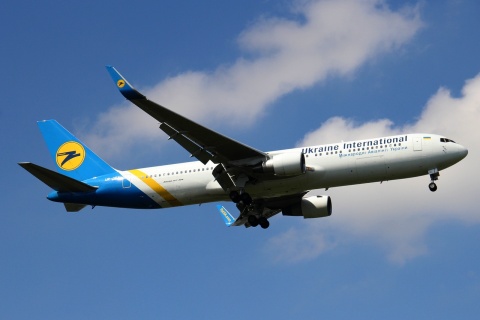 UR-GEA - 767-322(ER)(WL) - Ukraine International Airlines - BKK - 10-11-2016