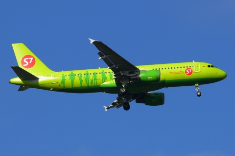 VP-BCS - A320-214 - S7 Airlines - DME - 03-06-2016