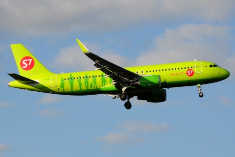 VP-BOM - A320-214(WL) - S7 Airlines - DME - 01-06-2016