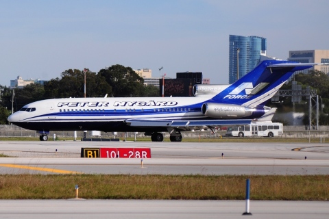 VP-BPZ - 727-17 - Peter Nygard - FLL - 30-01-2016b