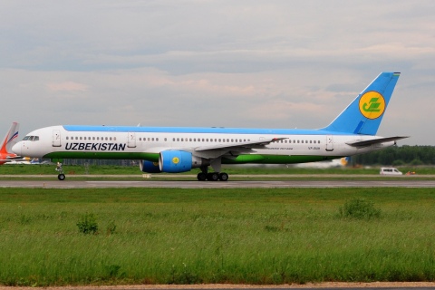 VP-BUH - 757-231 - Uzbekistan Airways - DME - 04-06-2016