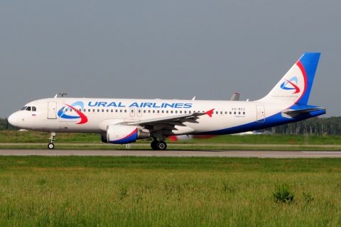 VQ-BCZ - A320-214 - Ural Airlines - DME - 03-06-2016b