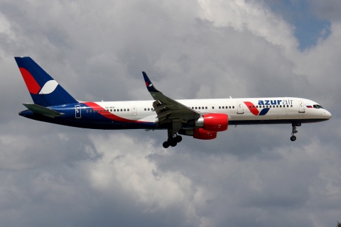 VQ-BKB - 757-28A(WL) - Azur Air - HKT - 15-11-2016