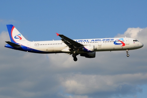 VQ-BOF - A321-211 - Ural Airlines - DME - 01-06-2016
