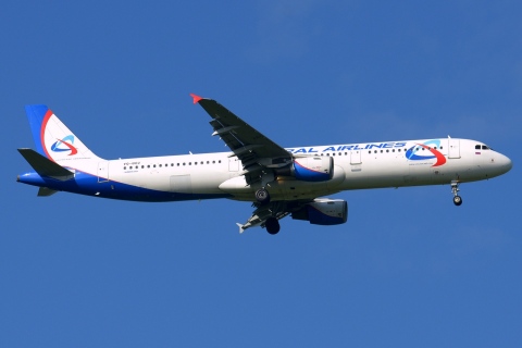 VQ-BOZ - A321-211 - Ural Airlines - DME - 03-06-2016