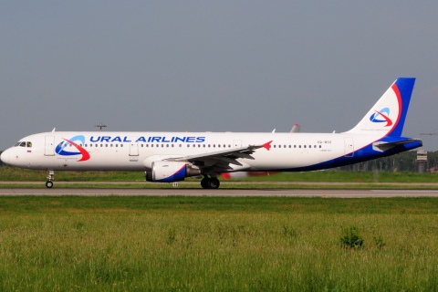 VQ-BOZ - A321-211 - Ural Airlines - DME - 03-06-2016b