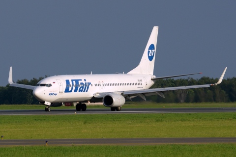 VQ-BQR - 737-8GU(WL) - UTAir Aviation - VKO - 07-06-2016a