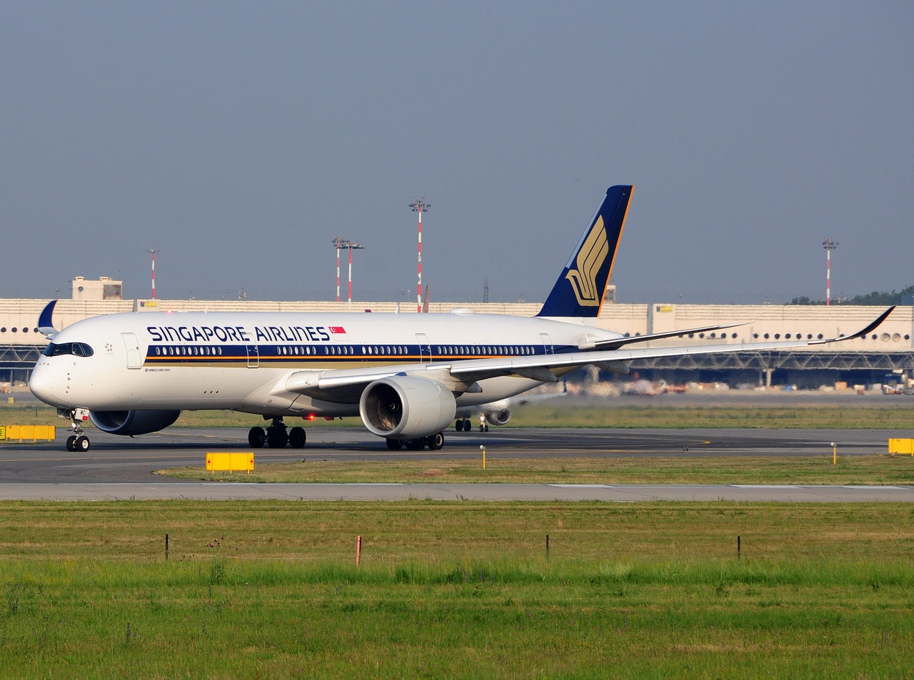 9V-SMC - A350-941 - Singapore Airlines - MXP - 11-06-2017