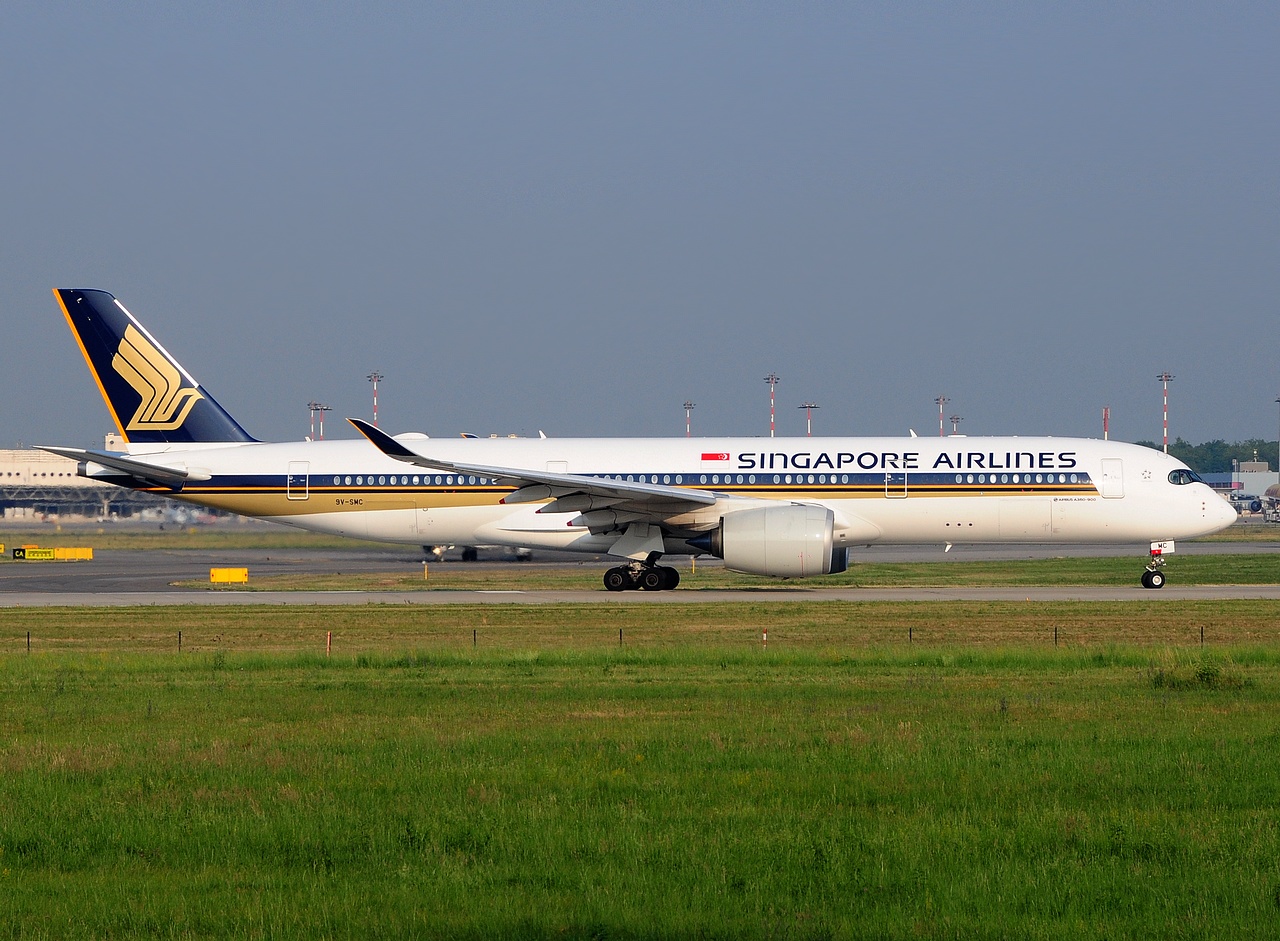 9V-SMC - A350-941 - Singapore Airlines - MXP - 11-06-2017b