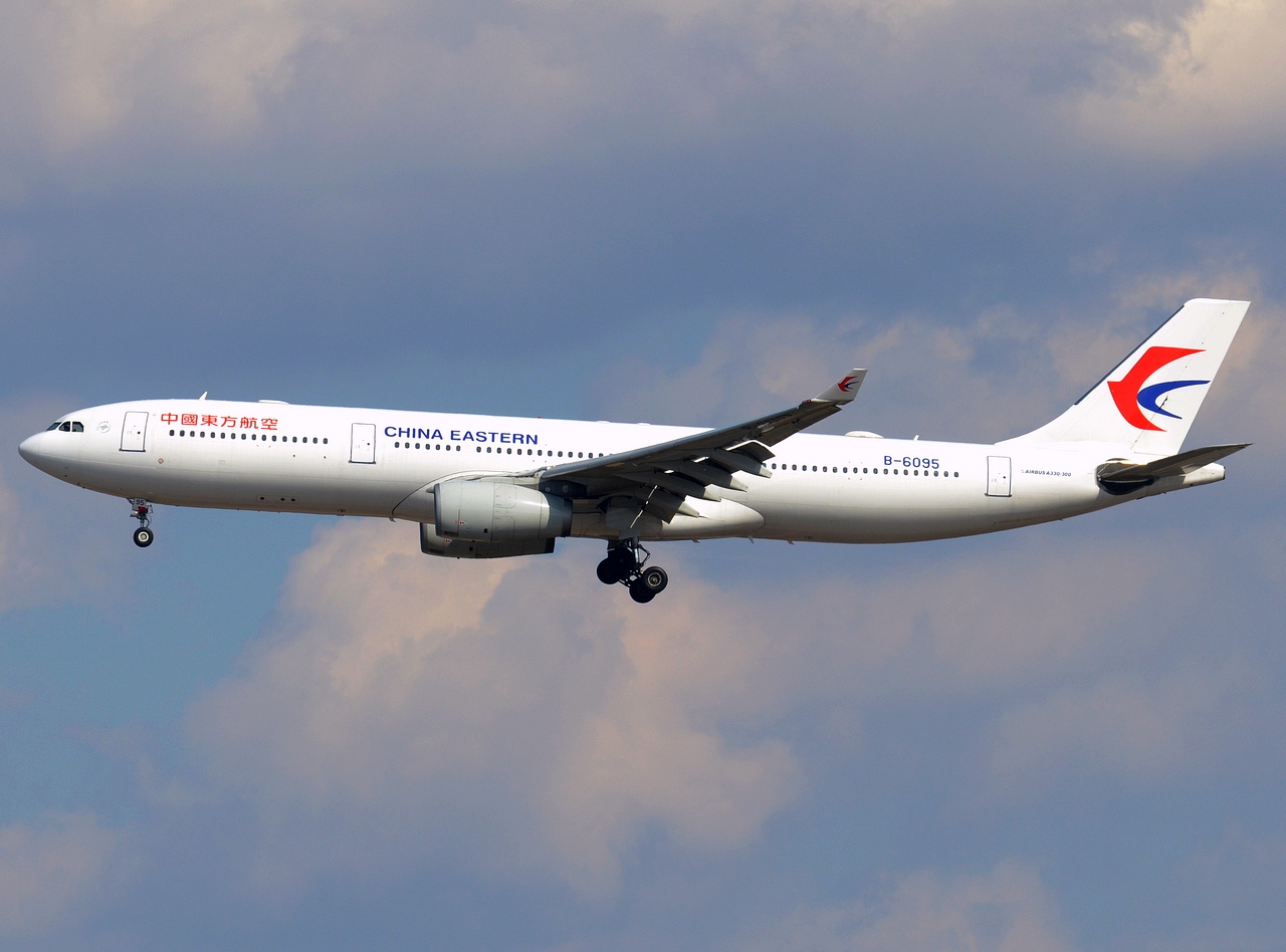 B-6095 - A330-343 - China Eastern Airlines - NRT - 26-02-2017