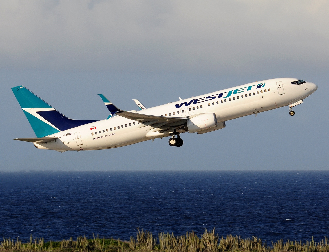 C-FUSM - 737-8CT(WL) - WestJet - CUR - 26-11-2017