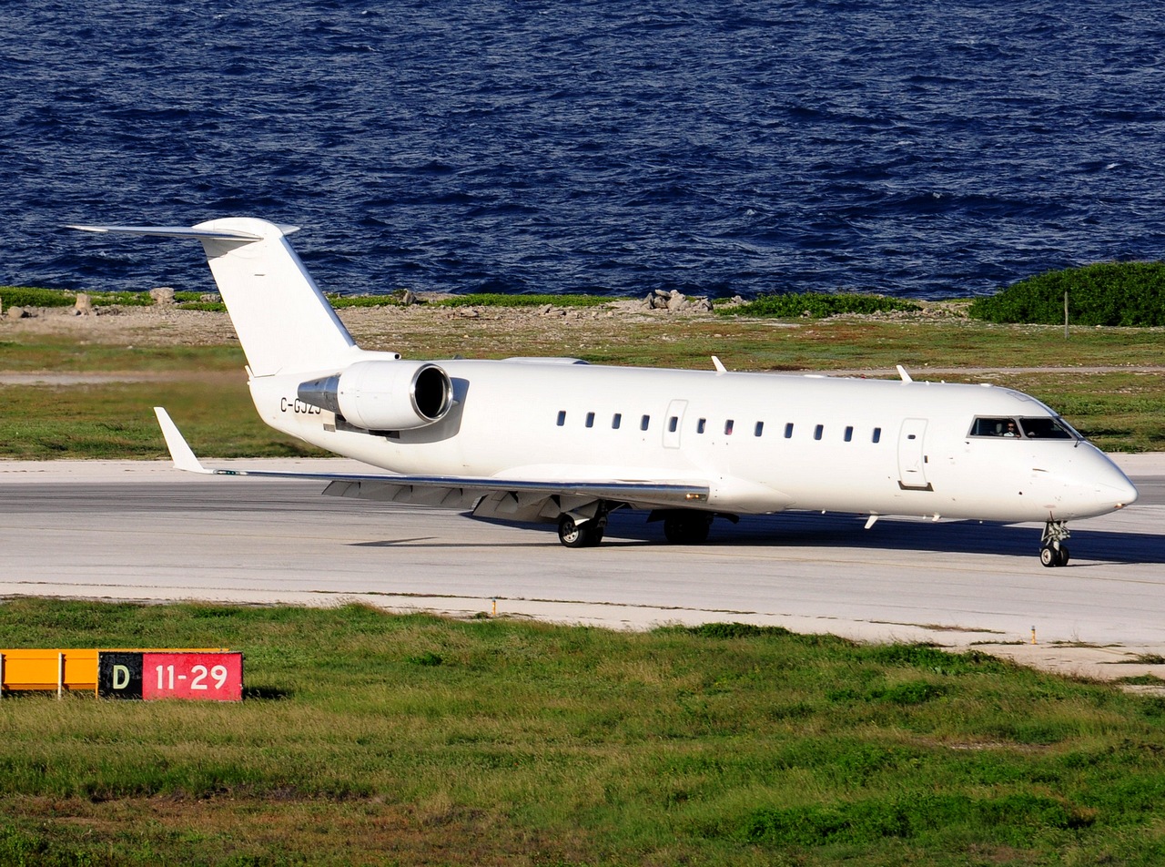 C-GJZJ - CRJ-200ER - Voyageur Airways - CUR - 29-11-2017