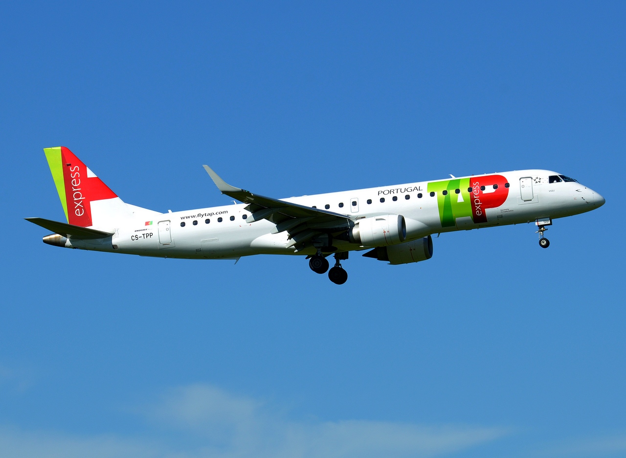 CS-TPP - ERJ-190LR (ERJ-190-100 LR) - TAP Express - ZRH - 10-06-2017