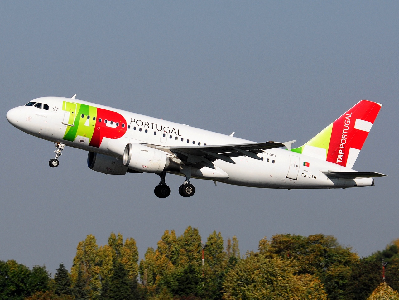 CS-TTH - A319-111 - TAP _ Air Portugal - ORY - 15-10-2017