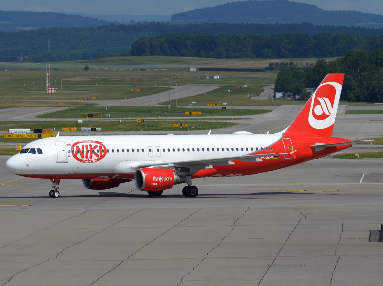 D-ABHI - A320-214 - Air Berlin - ZRH - 10-06-2017