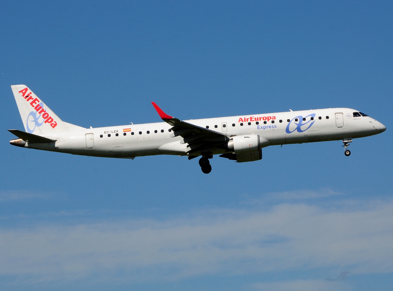 EC-LEK - ERJ-195LR (ERJ-190-200 LR) - Air Europa Express - ZRH - 10-06-2017
