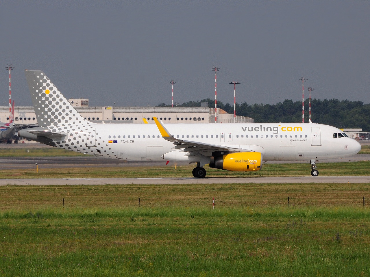 EC-LZM - A320-232(WL) - Vueling - MXP - 11-06-2017