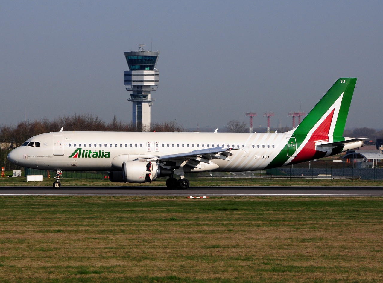 EI-DSA - A320-216 - Alitalia - BRU - 27-03-2017