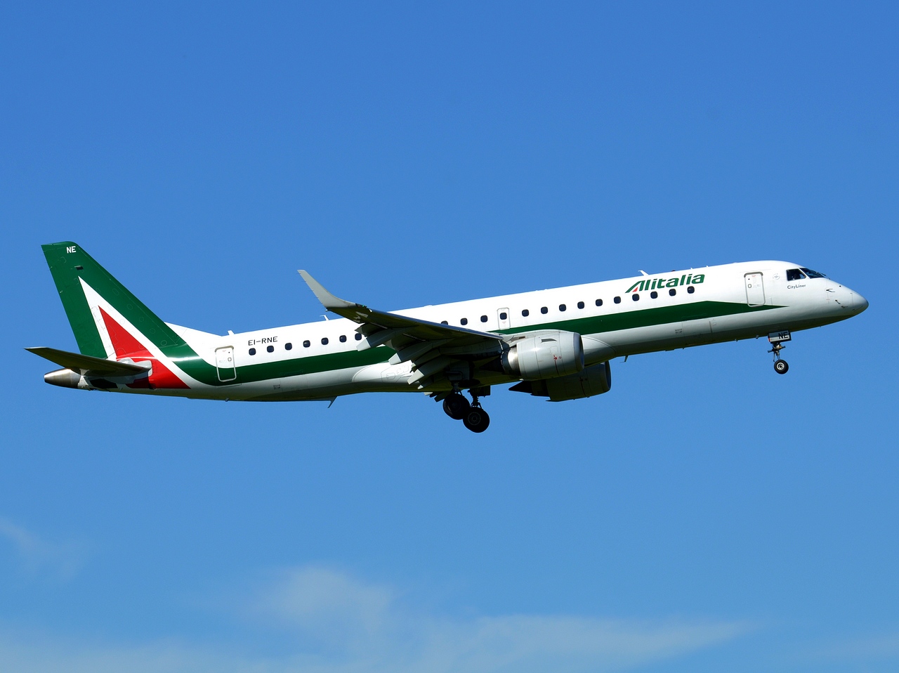 EI-RNE - ERJ-190-STD (ERJ-190-100) - Alitalia - ZRH - 10-06-2017