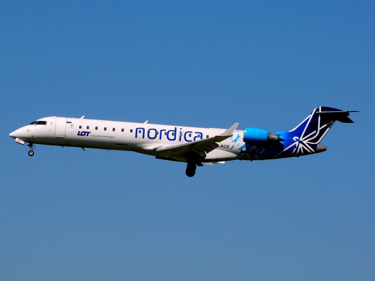 ES-ACE - CRJ-550 - Nordica - AMS - 27-05-2017