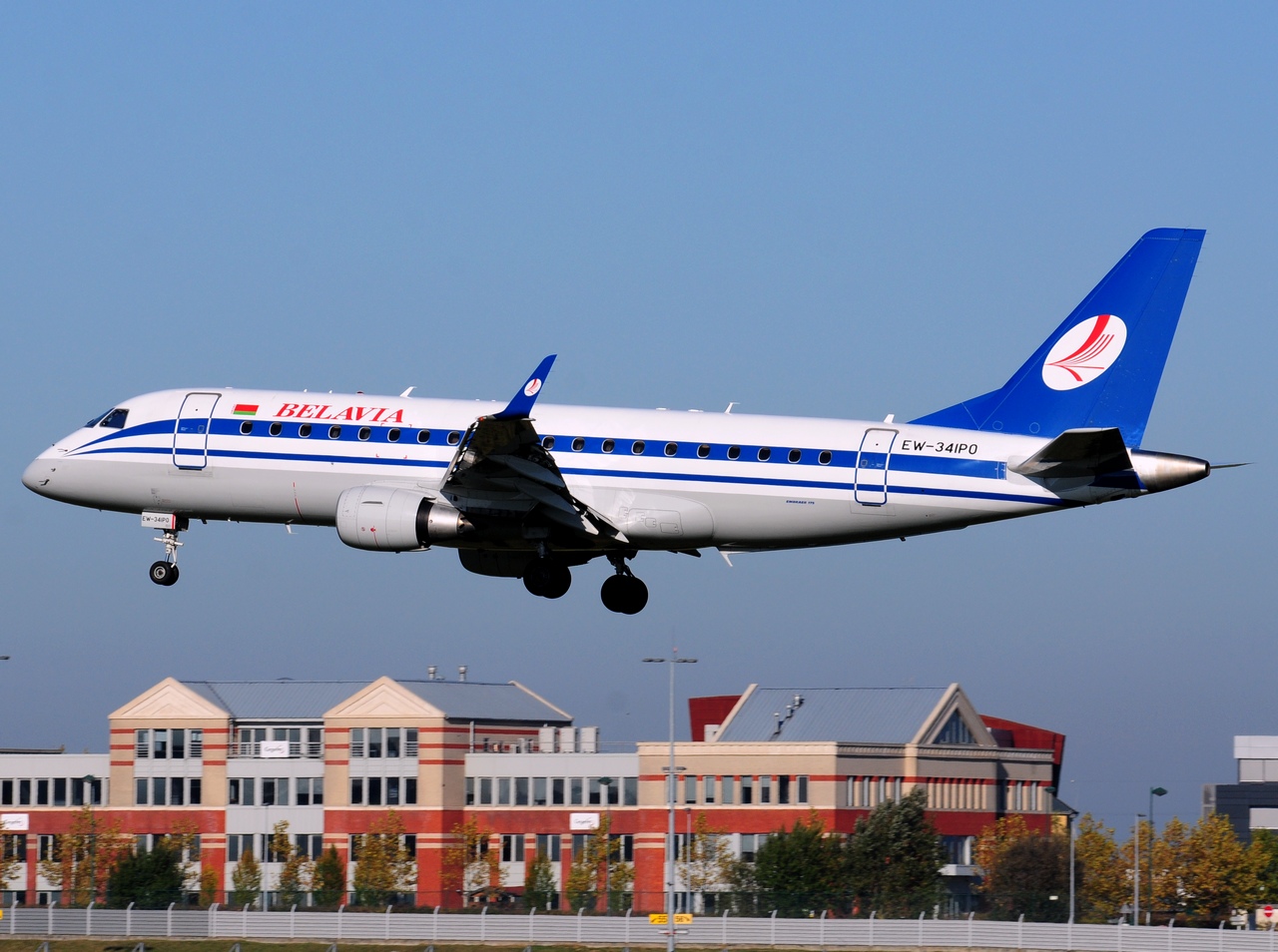 EW-341PO - ERJ-175LR (ERJ-170-200 LR) - Belavia _ Belarusian Airlines - CRL - 14-10-2017