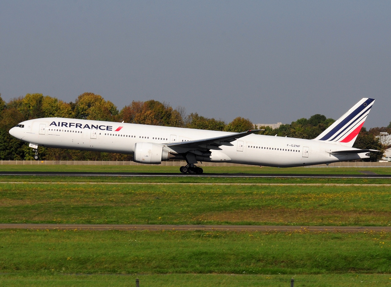 F-GZNF - 777-328(ER) - Air France - ORY - 15-10-2017