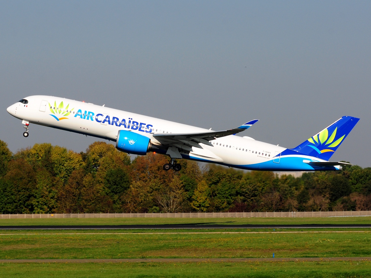 F-HHAV - A350-941 - Air Caraibes - ORY - 15-10-2017b