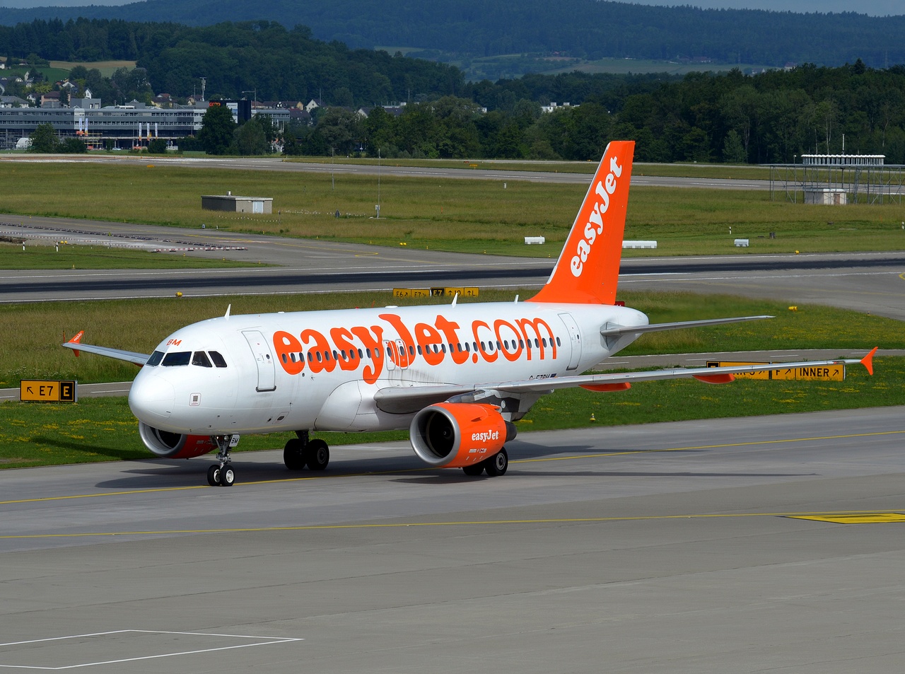 G-EZBM - A319-111 - easyJet - ZRH - 10-06-2017