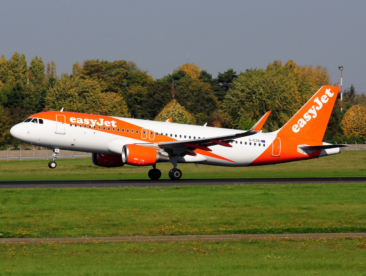 G-EZRI - A320-214(WL) - easyJet - ORY - 15-10-2017