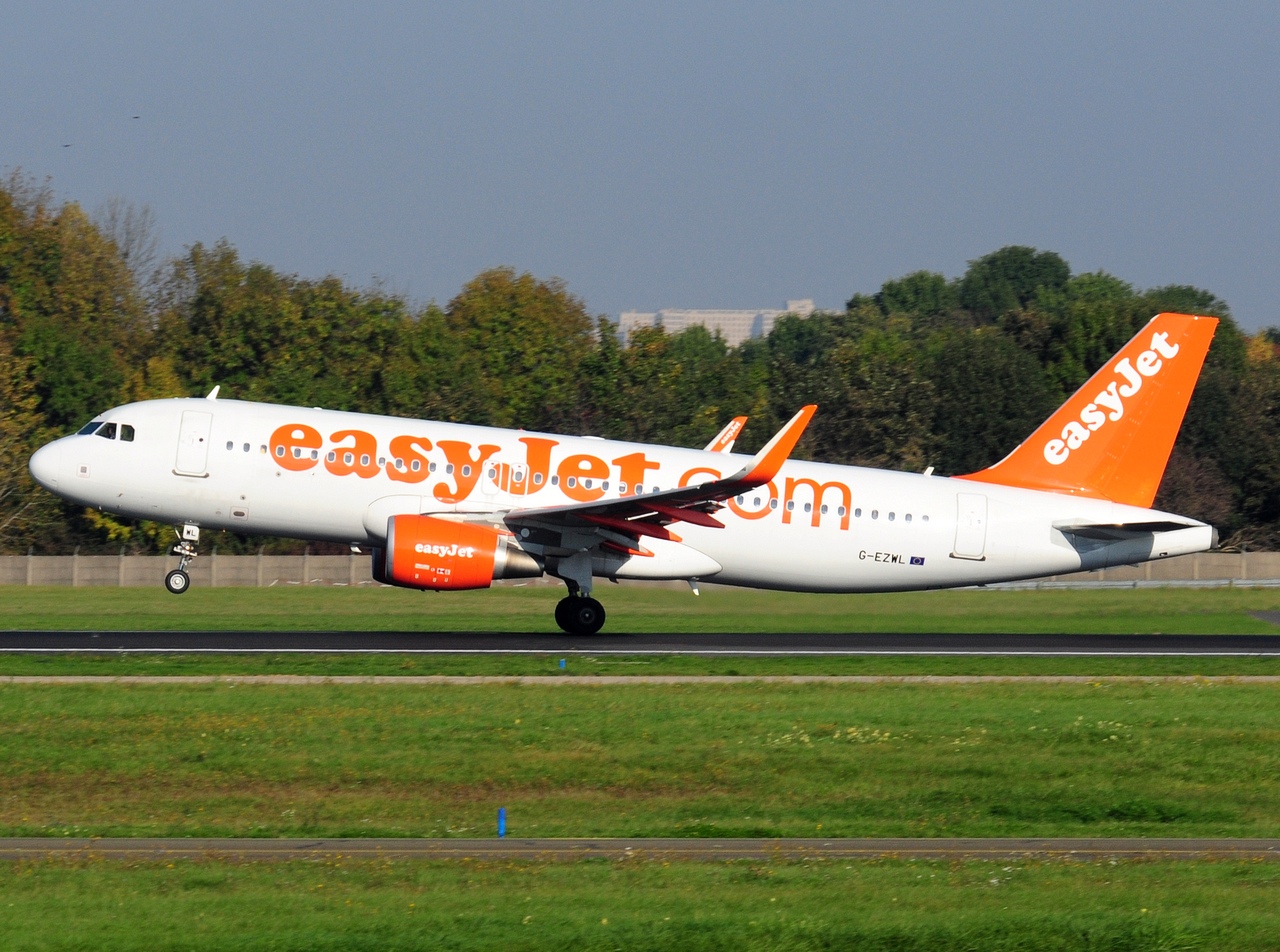 G-EZWL - A320-214(WL) - easyJet - ORY - 15-10-2017