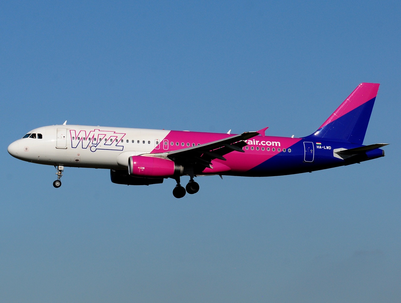 HA-LWD - A320-232 - Wizz Air - CRL - 14-10-2017