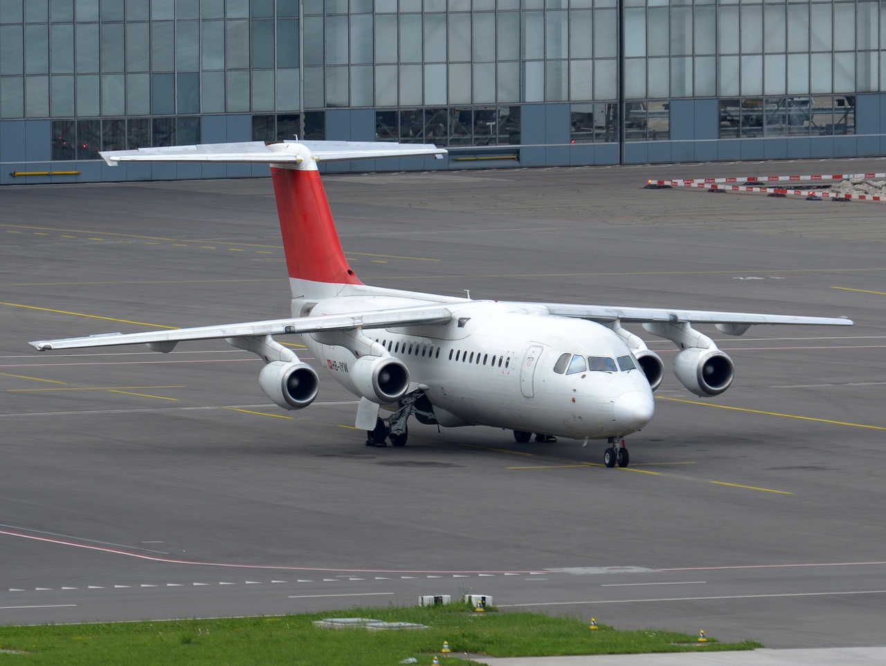 HB-IYW - RJ100 - Swiss - ZRH - 10-06-2017