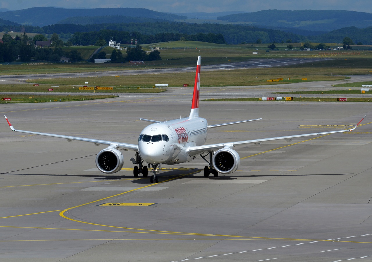 HB-JBA - A220-100 - Swiss - ZRH - 10-06-2017