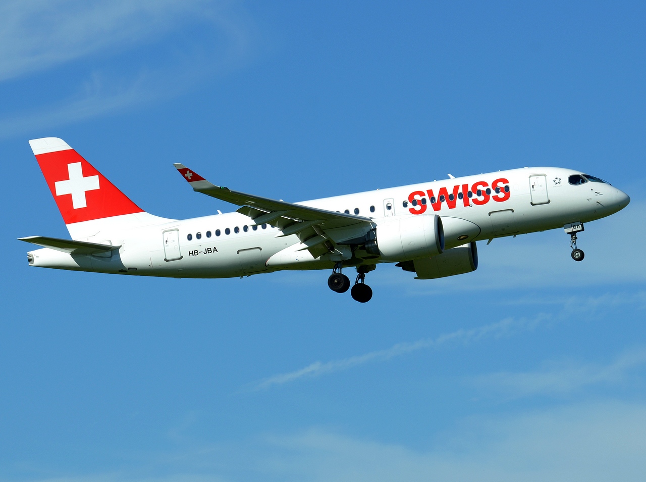 HB-JBA - A220-100 - Swiss - ZRH - 10-06-2017b