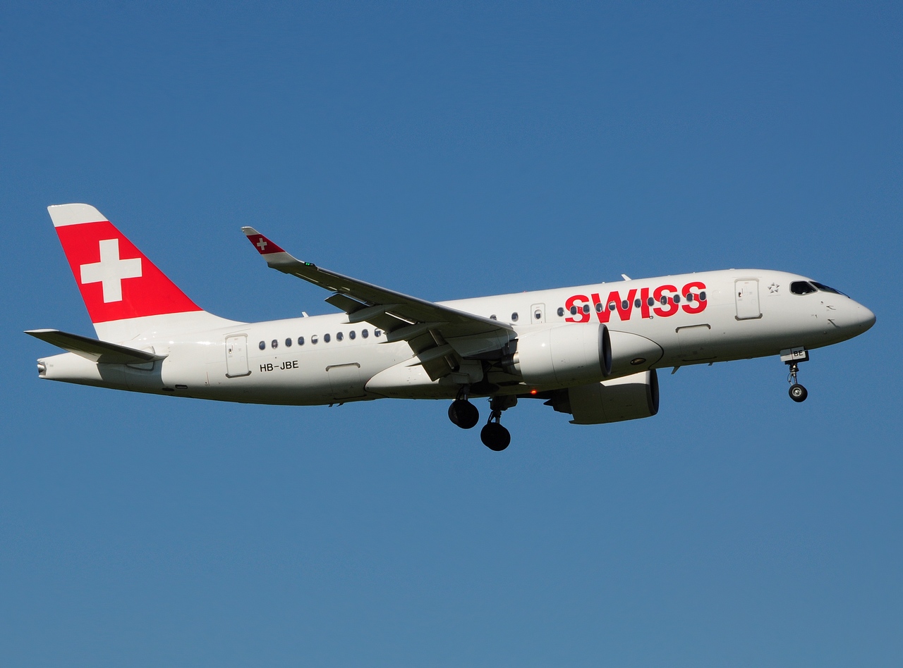 HB-JBE - A220-100 - Swiss - ZRH - 10-06-2017b