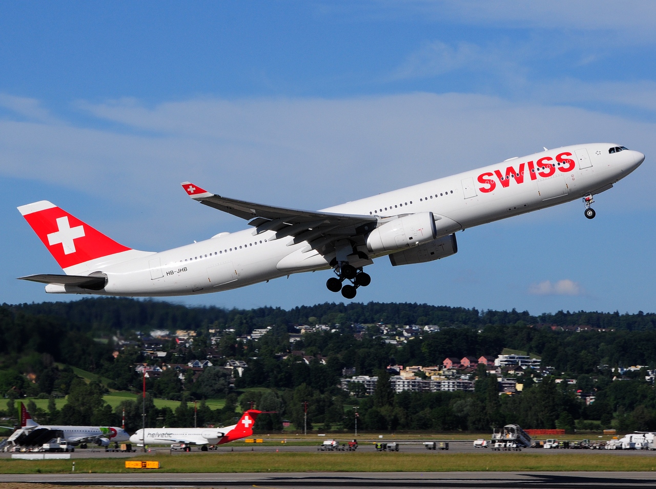 HB-JHB - A330-343E - Swiss - ZRH - 10-06-2017b