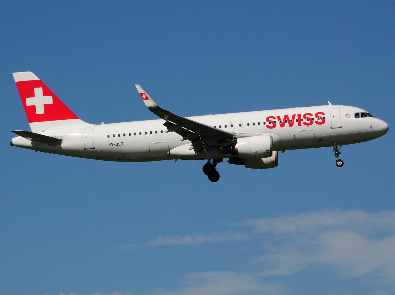 HB-JLT - A320-214(WL) - Swiss - ZRH - 10-06-2017