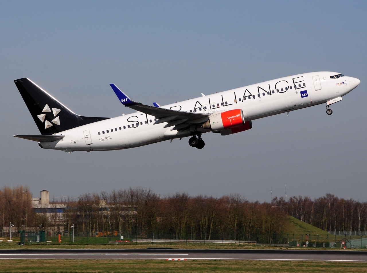 LN-RRL - 737-883(WL) - SAS Scandinavian Airlines - BRU - 27-03-2017b