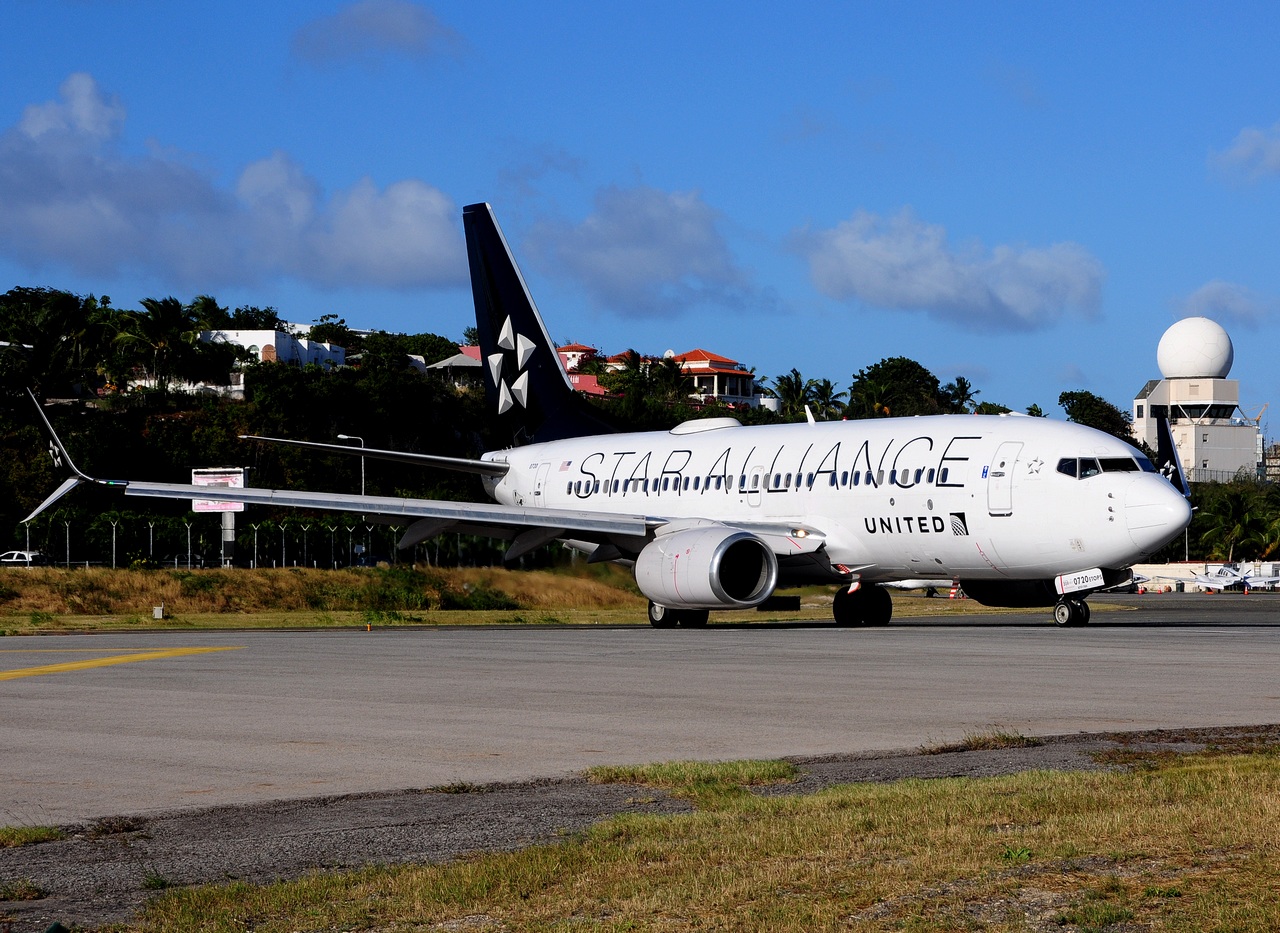 N13720 - 737-724(WL) - United Airlines - SXM - 01-02-2017b