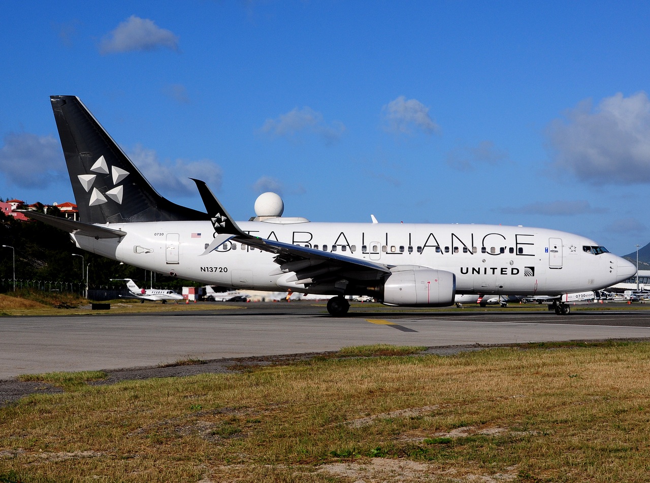 N13720 - 737-724(WL) - United Airlines - SXM - 01-02-2017c